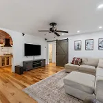 Jaky Cozy Charlotte Home